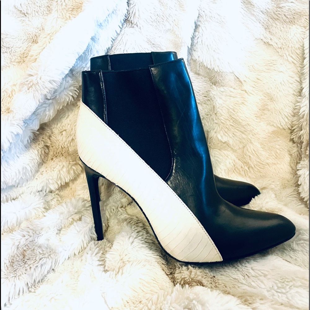 Rachel Zoe Gael Bootie, black leather with cream snakeskin, size 8, NEW, gorgeou